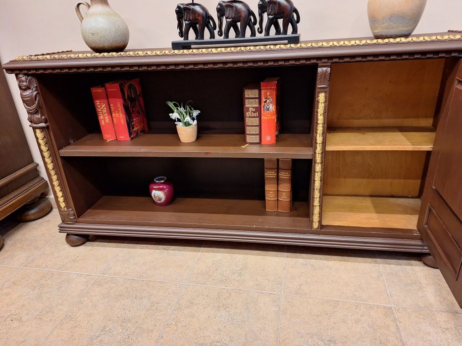 Комод, скрин, библиотека с богата дърворезба