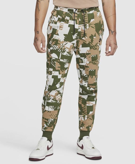 Мъжки комплект Nike Tech Fleece Camo Rough Green Bone - размер S