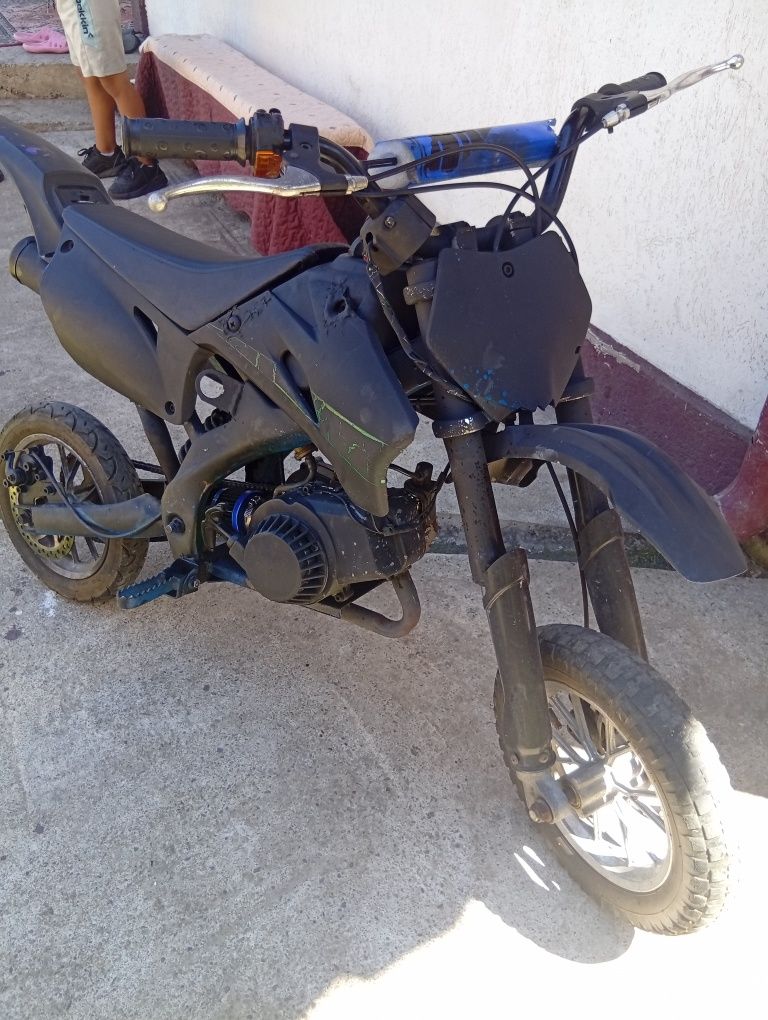 Vând motocicleta pentru copii