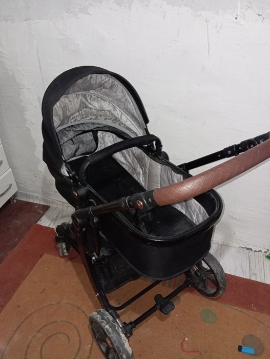 Коляска почти новый покупала за 60тыс