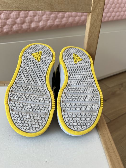 Маратонки обувки adidas
