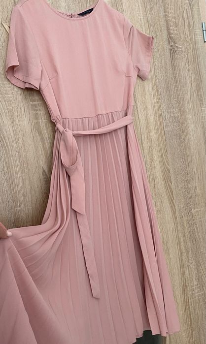 Rochie cu pliuri si cordon in talie