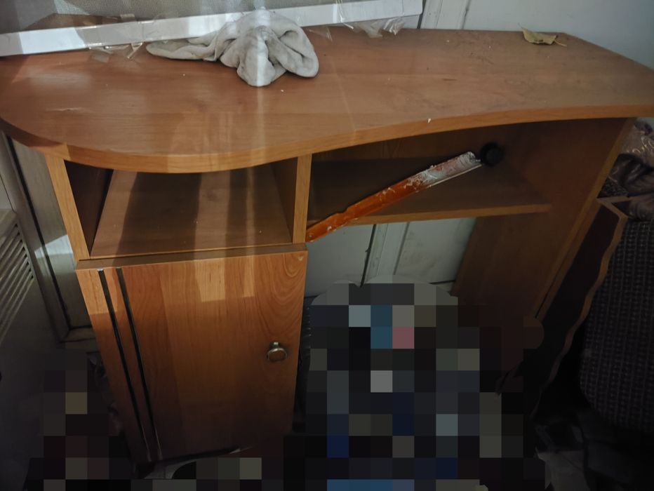 Срочно продам компьютерный стол стол для учебы