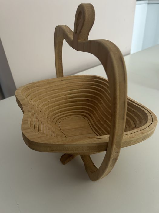 Продавам сгъваема дървена фруктиера за плодове и зеленчуци