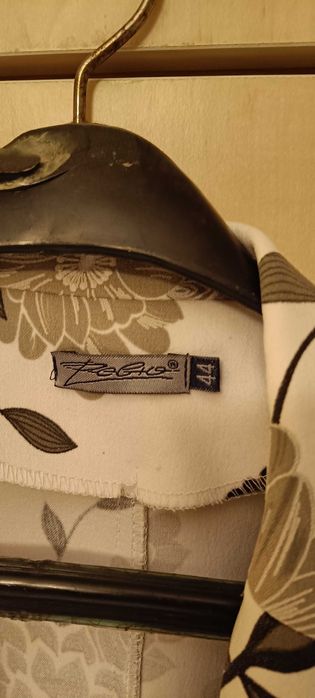 Дамско сако с къс ръ