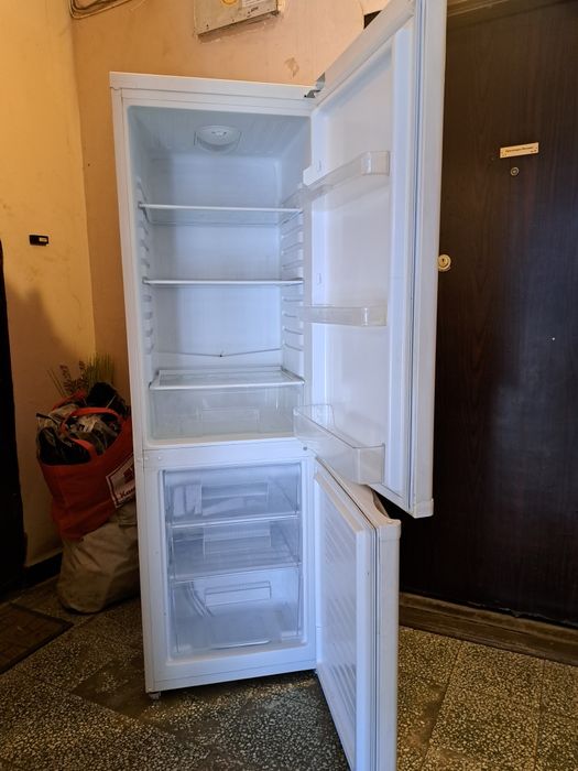 Хладилник с фризер