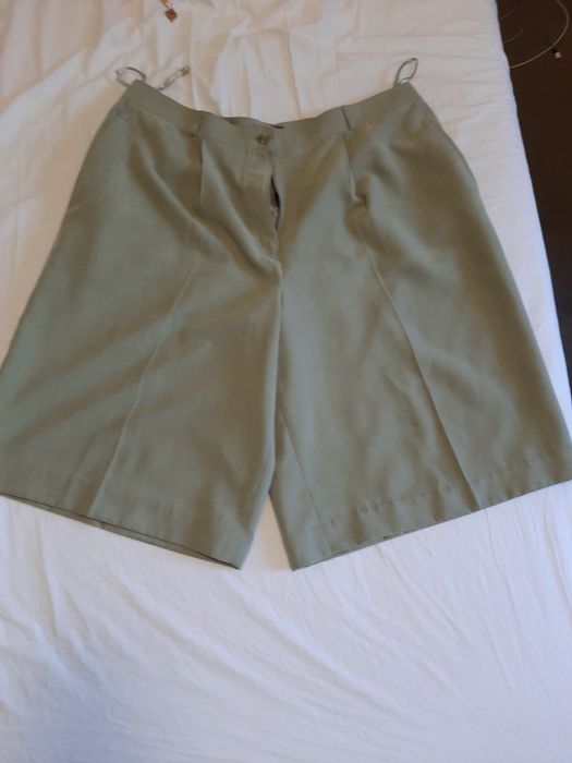 Vand pantaloni scurți dama