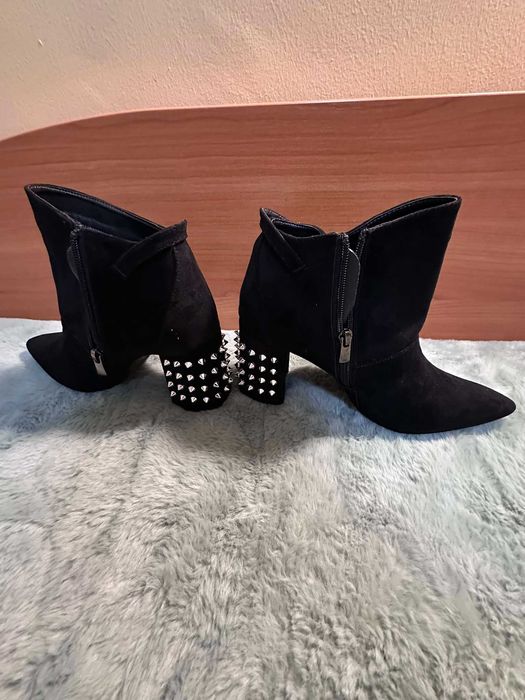 Есенни боти чисто нови.