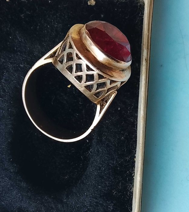 Дамски златен пръстен