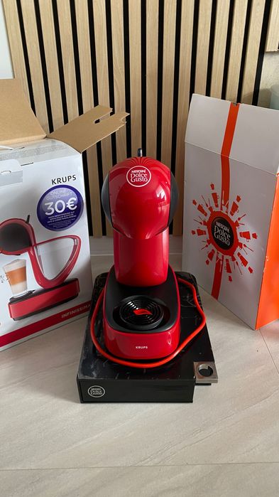 KRUPS Nescafé Dolce Gusto Кафемашина с капсули + органайзер чекмедже