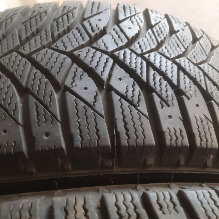 Продам зимние шины 195 65 r15 пара