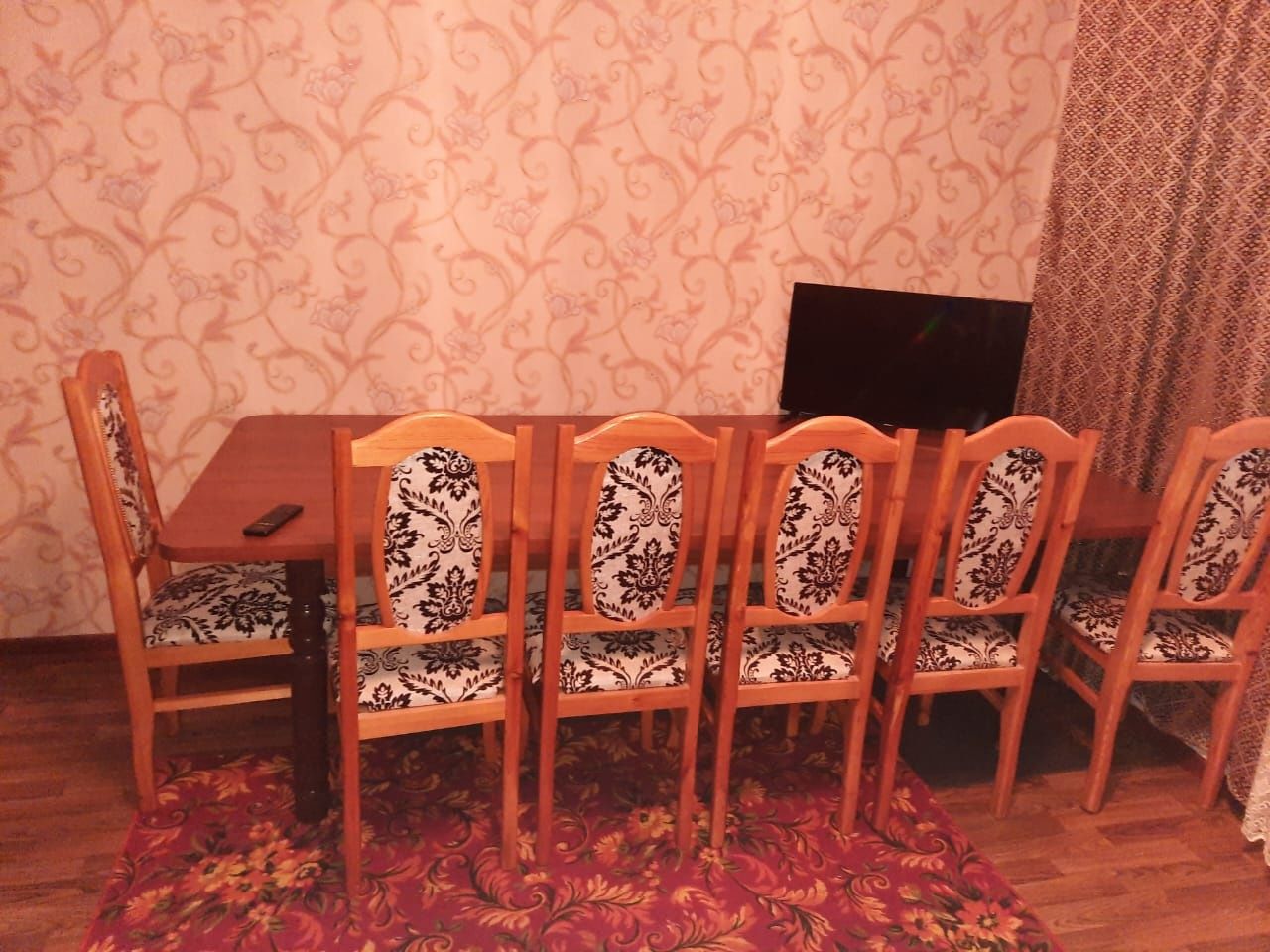 Стол со стульями