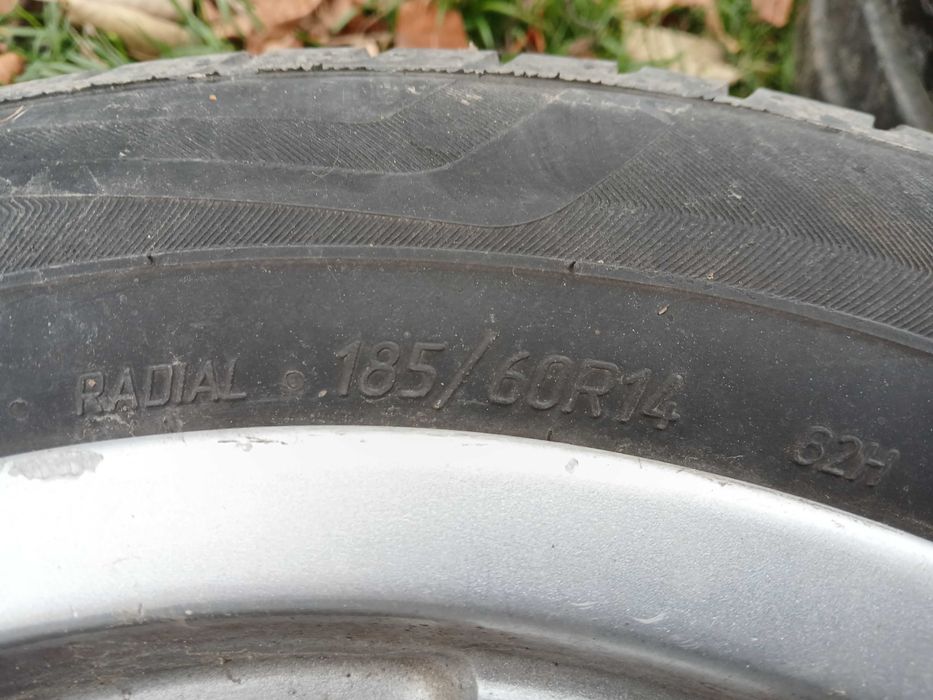 Продавам комплект алуминиеви джанти с летни гуми