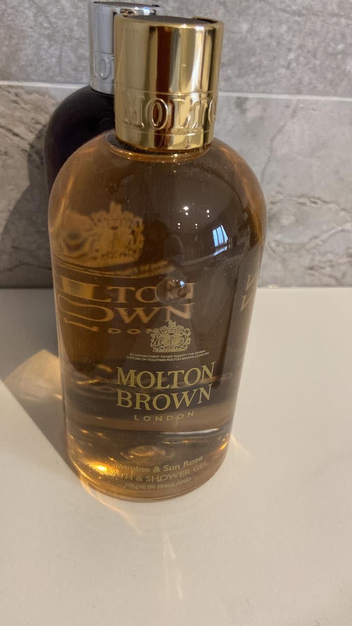 Гель для душа и жидкое мыло Molton Brown