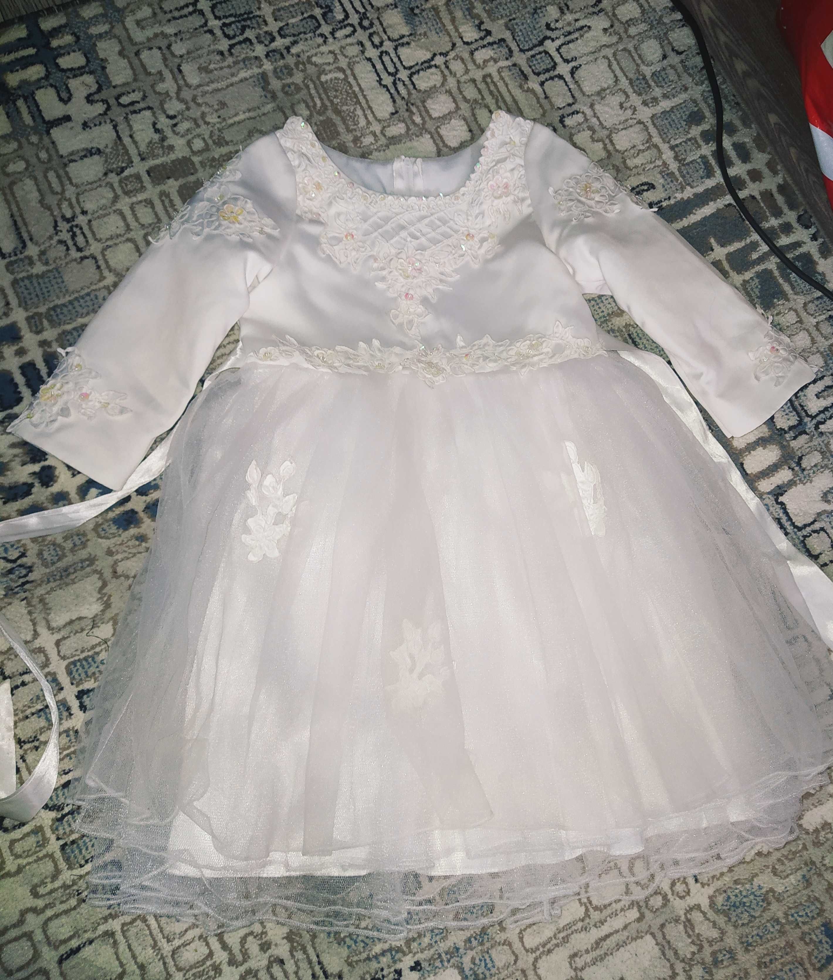 Белое платье на девочку 6-8 лет
