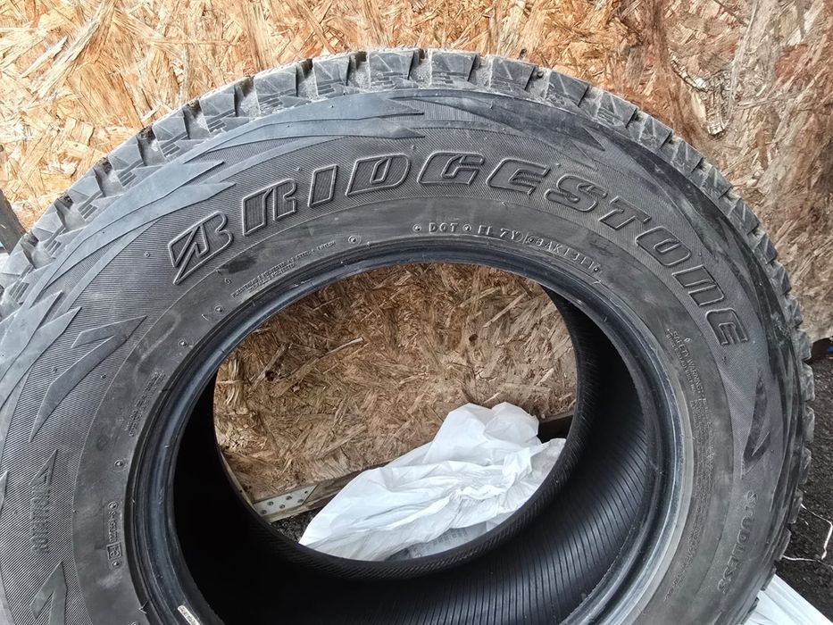 Продам коплект резины Bridgestone Blizzak 265x65x17