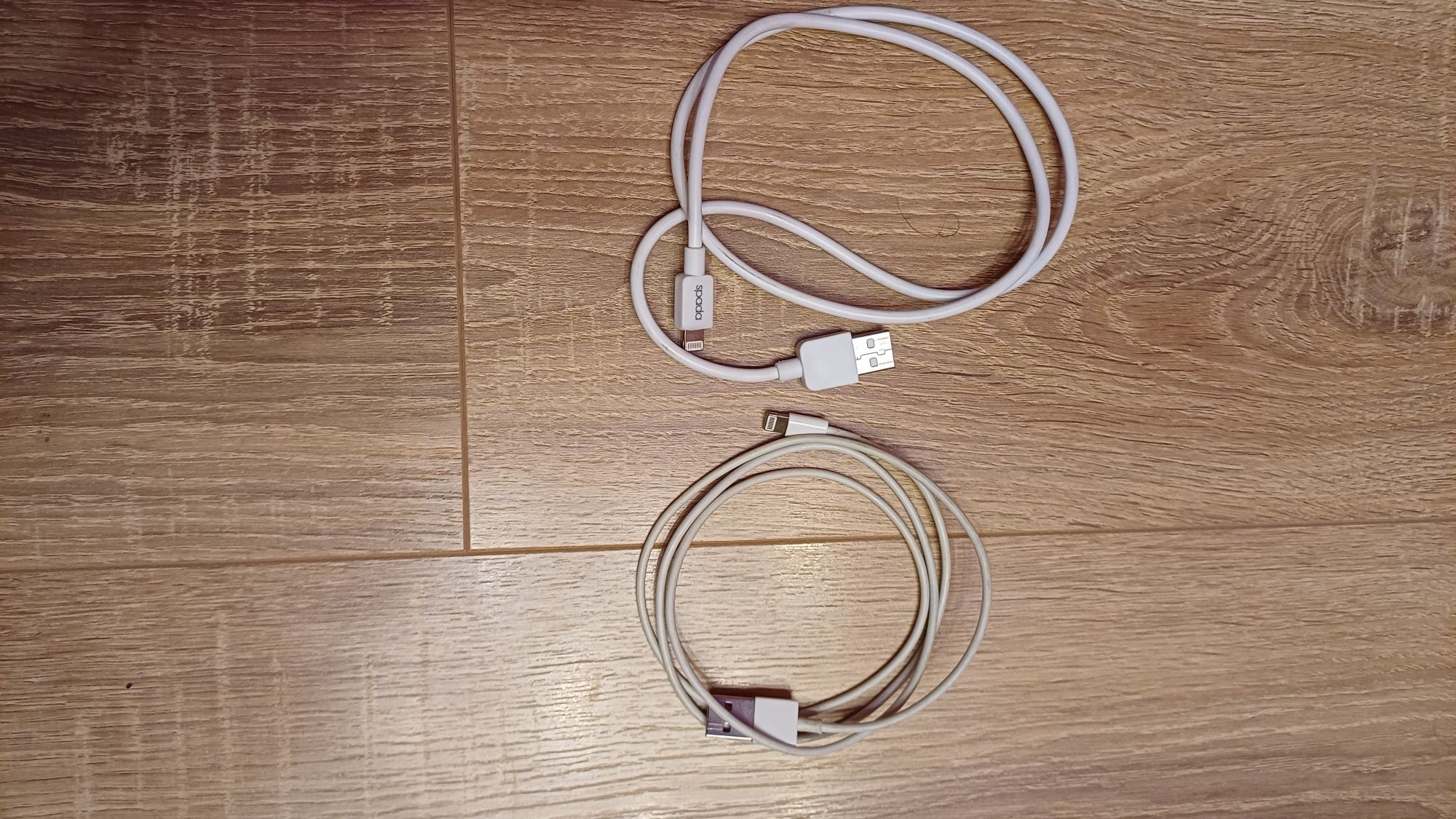 Кабел  Spada за  iPhone , lightning to USB A плюс подарък втори кабел.