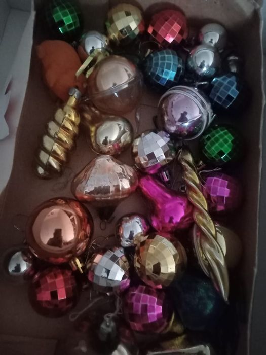 Новогодние шарики и игрушки на елку