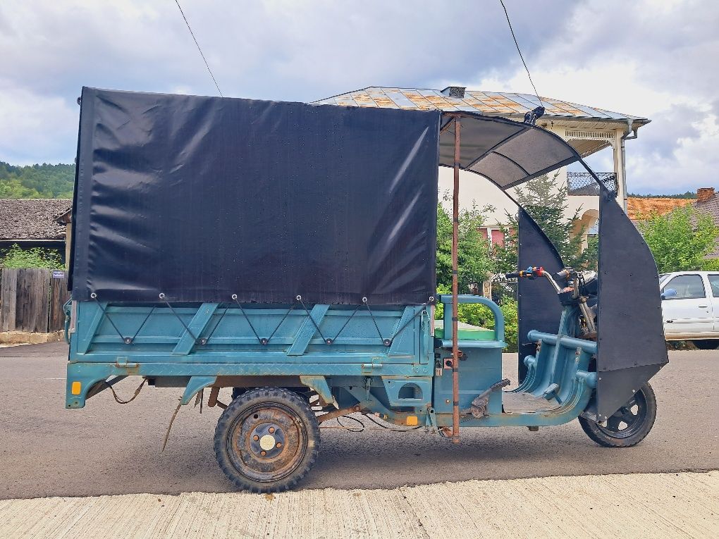 Triciclu tuk tuk moped electric