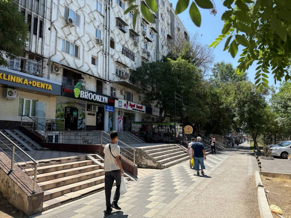 Продажа Коммерция / Ахмад Дониш 1 линия 80м2 с большим фасадом
