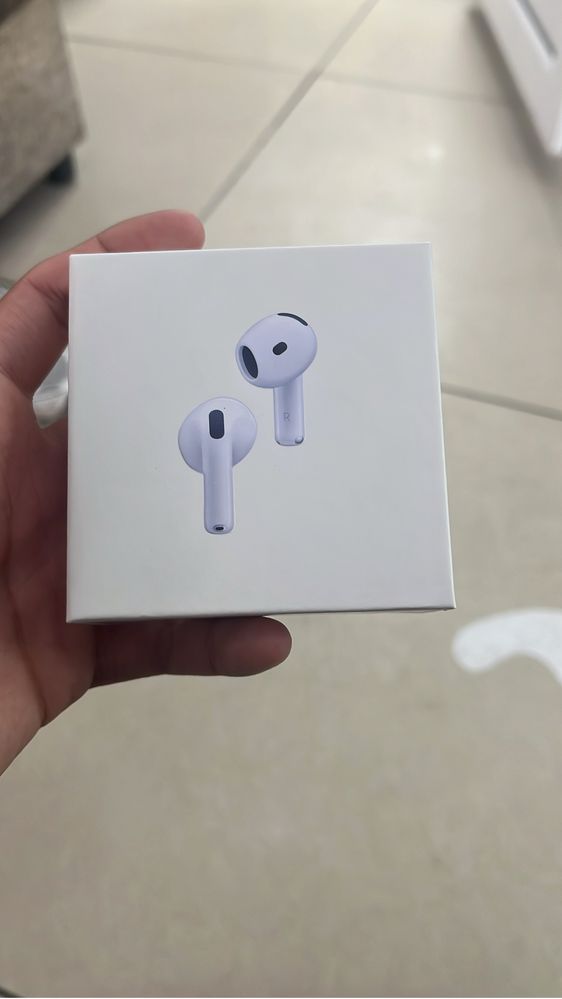 Airpods 4.