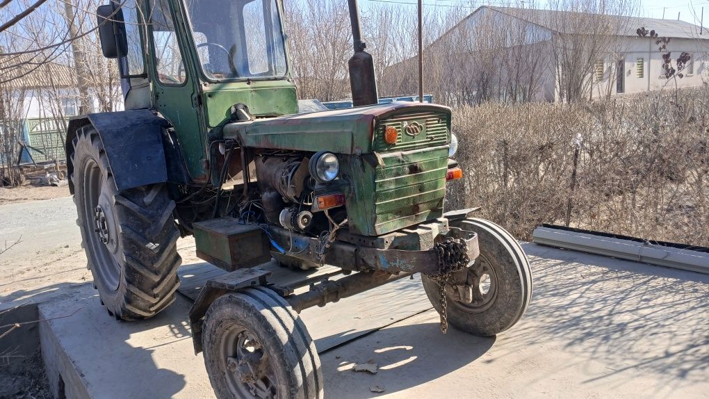 Traktor  faqat naxt pulga sotiladi