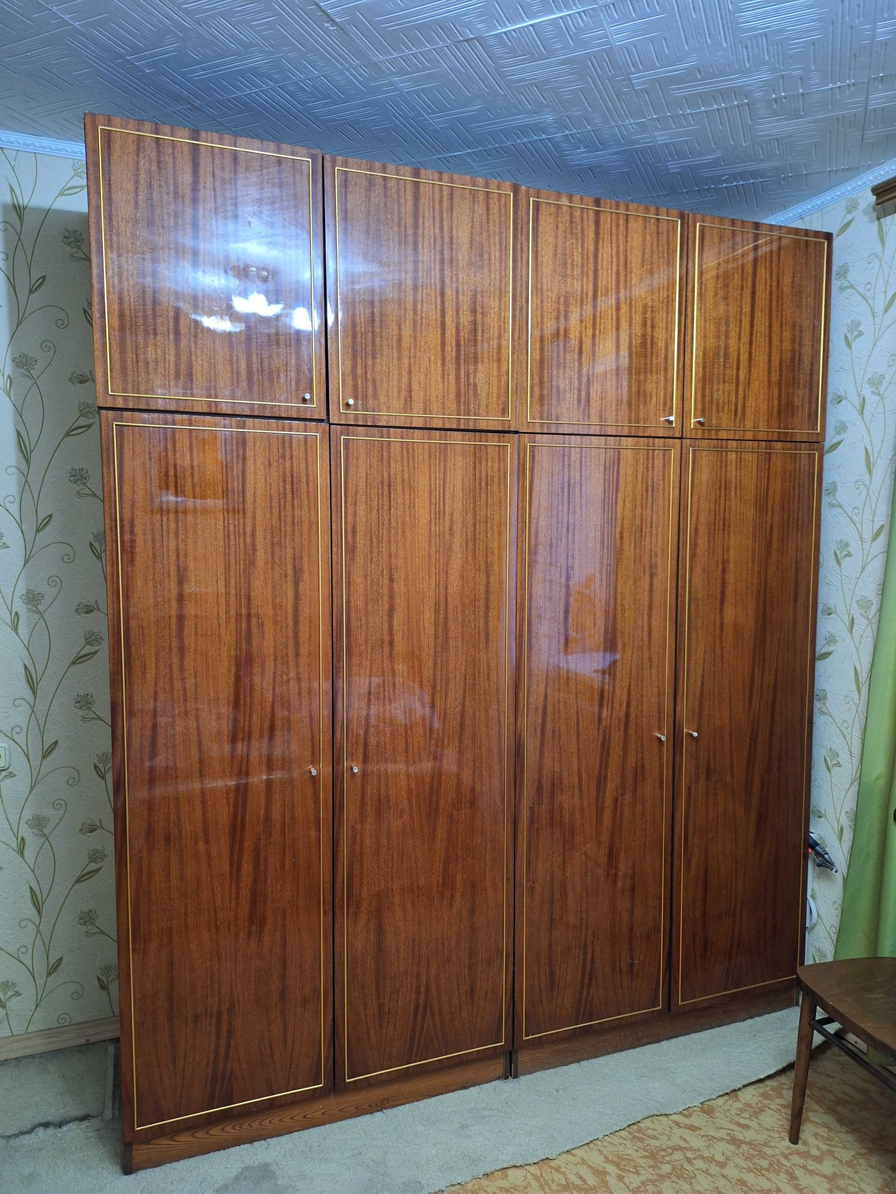 Шкаф платяной и бельевой