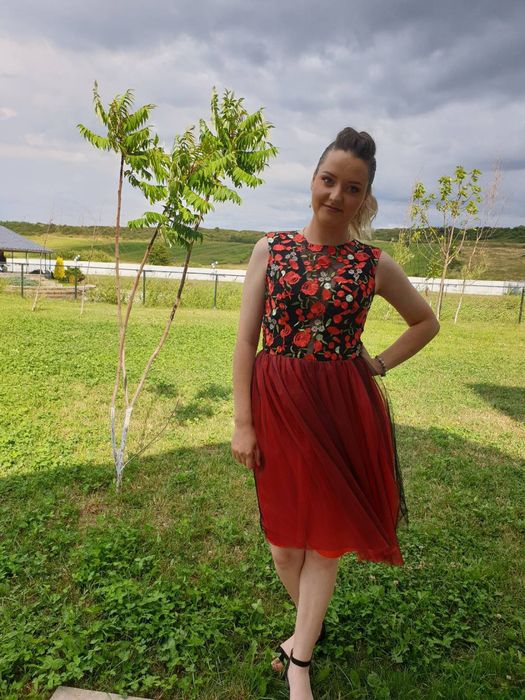 Rochii / rochite / rochie dama/ femei in stare impecabila