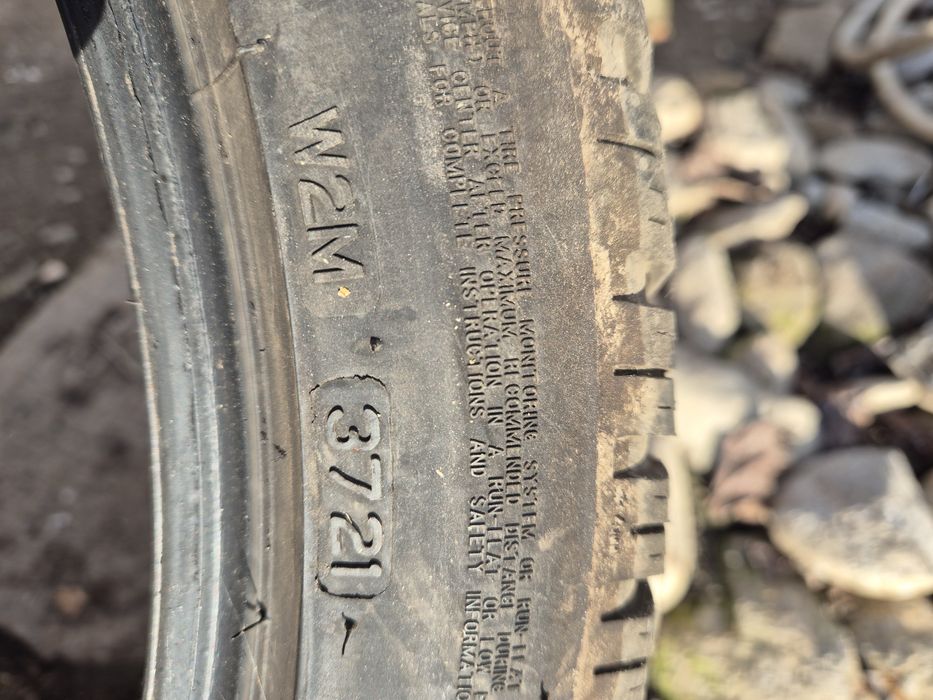 Anvelope de iarna 225 45 18