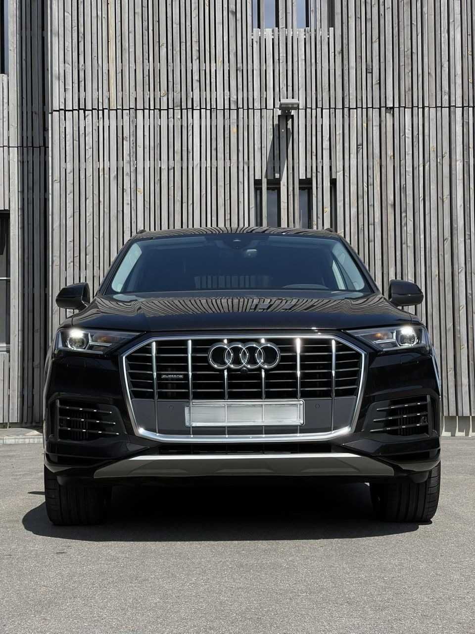 Продам отличный автомобиль AUDI Q7