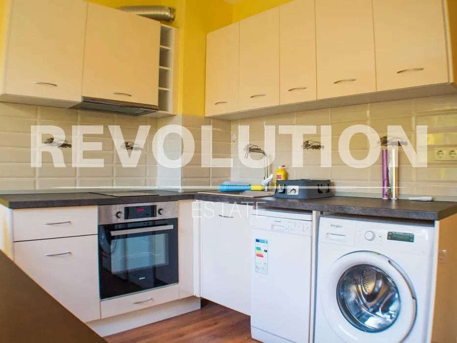 Дава се под наем Тристаен апартамент в Варна, Левски - 70 кв.м за 625 € - Снимка #2