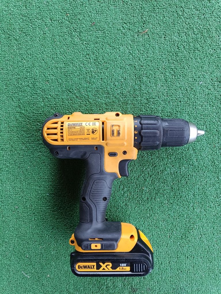 Filetantă dewalt dcd776 cu percuție