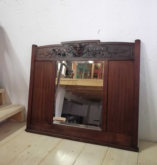 Oglinda veche din cristal cu rama din lemn