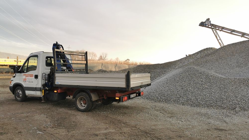 transport basculabil si macara