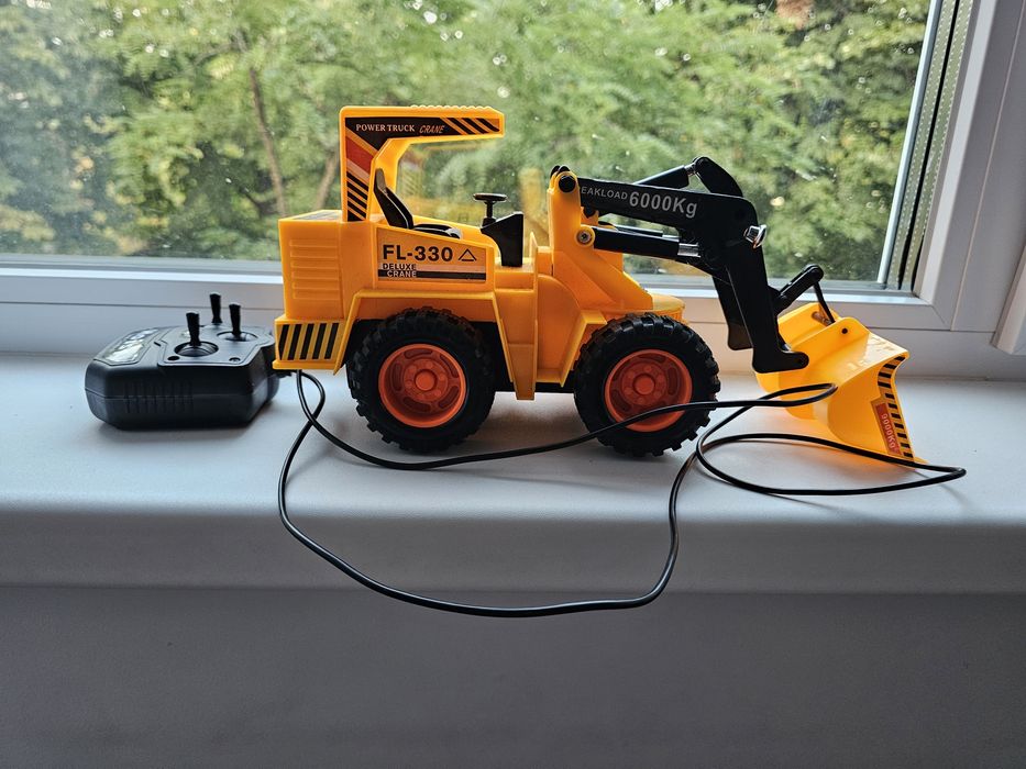 Buldozer cu telecomanda cu cablu