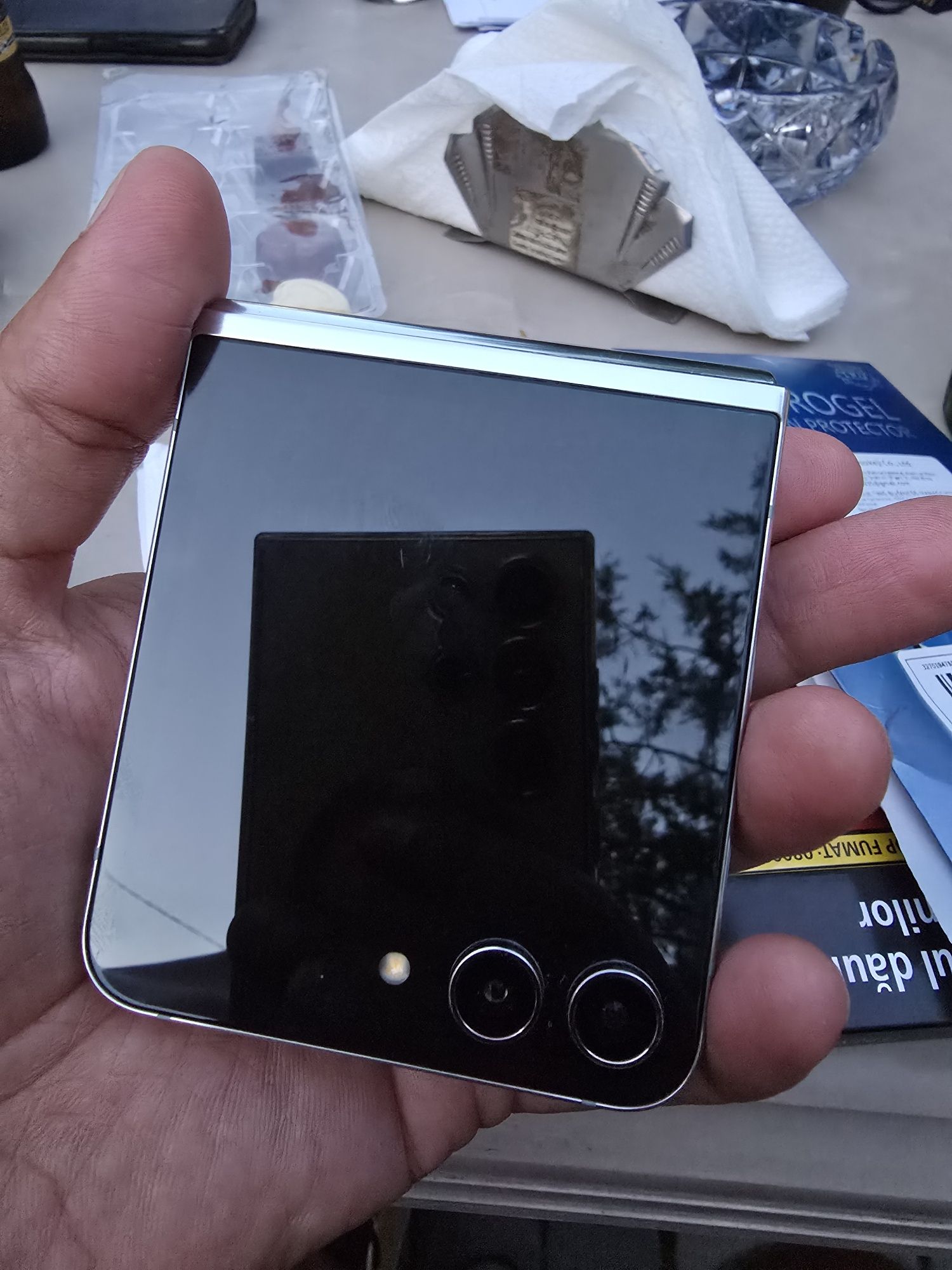 Samsung galaxy z flip 5 aproape nou
