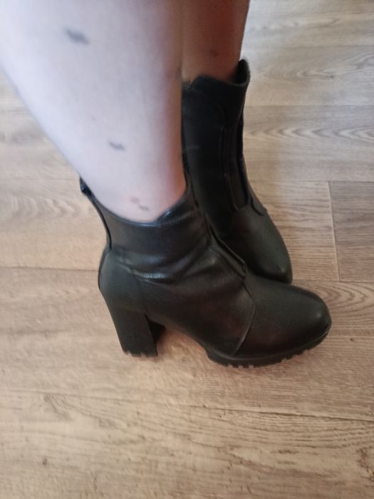 Сапоги  в отличном состоянии 38 размер , также есть полусапожки