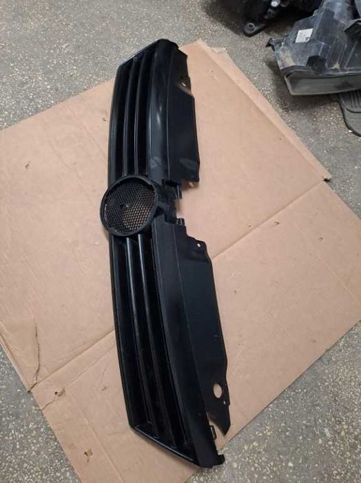 Grila radiator originala VW Jetta 4 an 2010-2014 cod 5C6853653