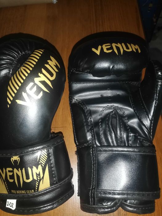 Продам перчатки боксеркие