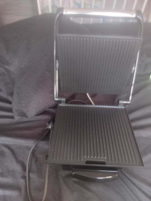 Продам гриль новый фирмы Tefal