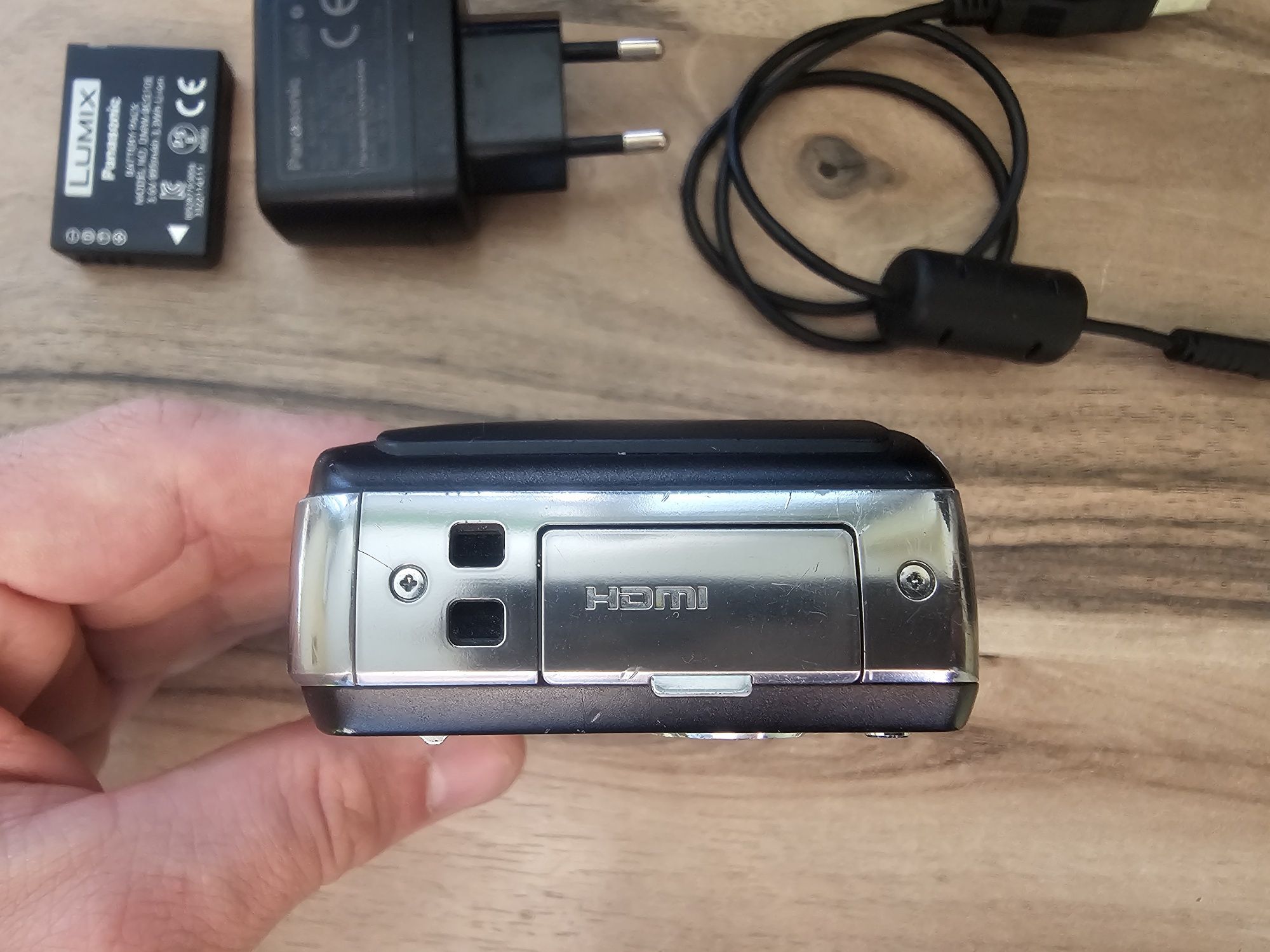 Panasonic Lumix DMC-ZS19 + оригинално зарядно и батерия + SD карта