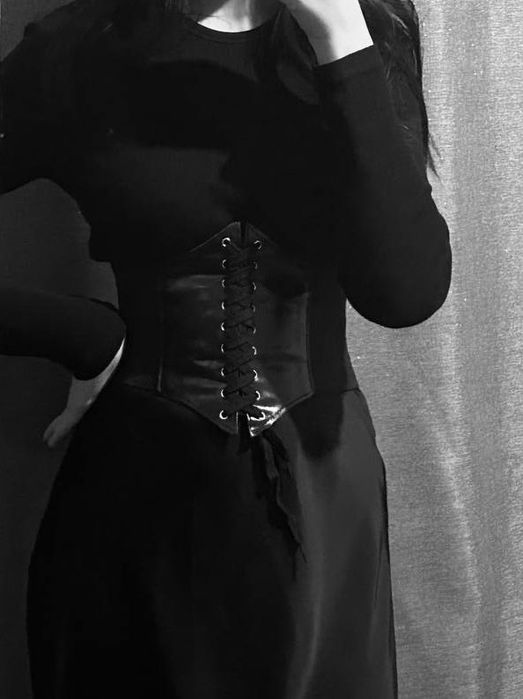 Чёрный корсет стильный акцент для любого образа