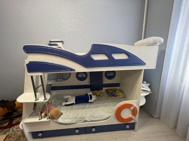 Продается детская кроватка кораблик.