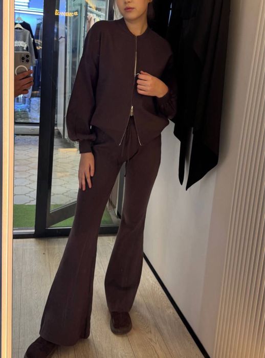 трикотажная двойка с расклешённым низом