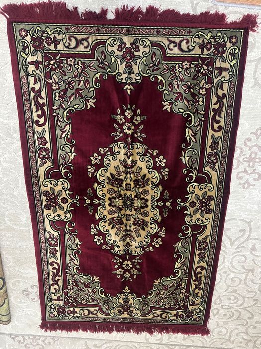 Диван креслолар учун гиламча