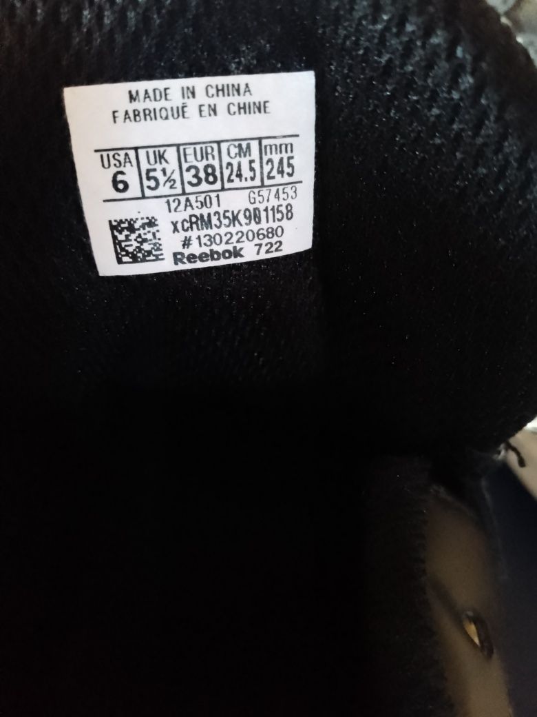 Оригинални дамски маратонки Reebok естествена кожа и текстил номер 38