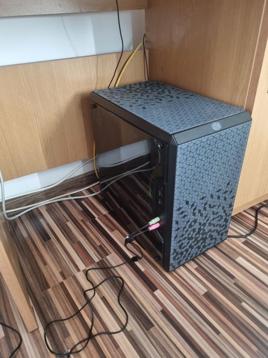 Pc gaming medium-high cu monitor 144hz si periferice