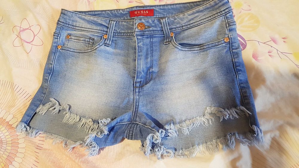 Pantaloni scurți denim originali Guess
