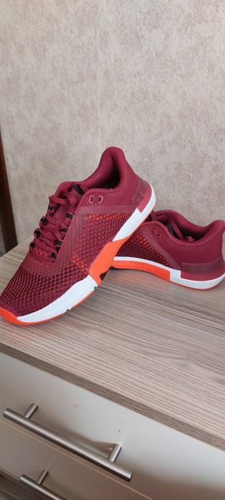 Under Armour -Women TriBade rising 4