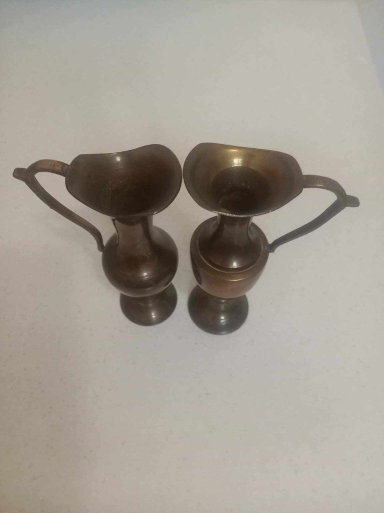 Vaze cu toarte din bronz
